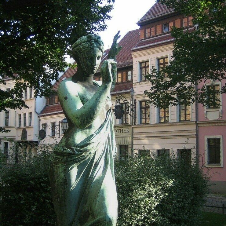 Photo of the statue 'Clio' by Albert Wolff.