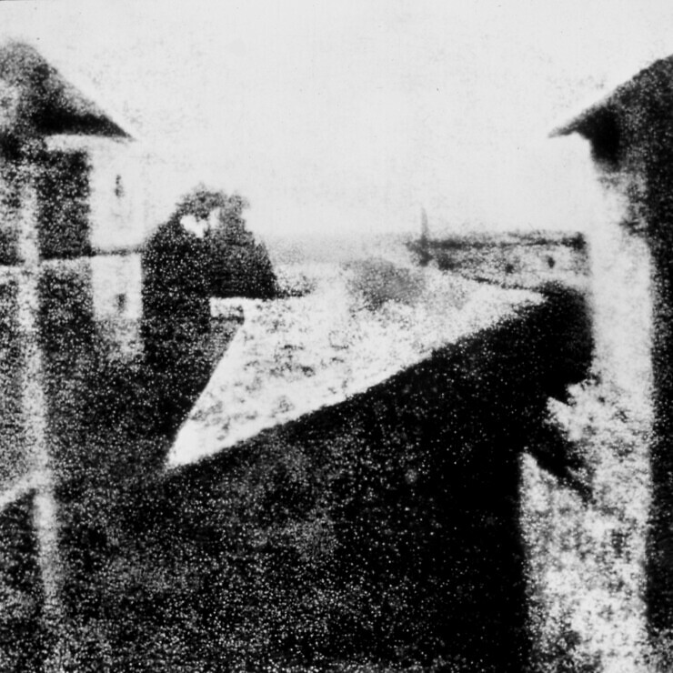 More than Corpses, less than Ghosts. The Hidden and the Invisible in early Ethnographic Photography